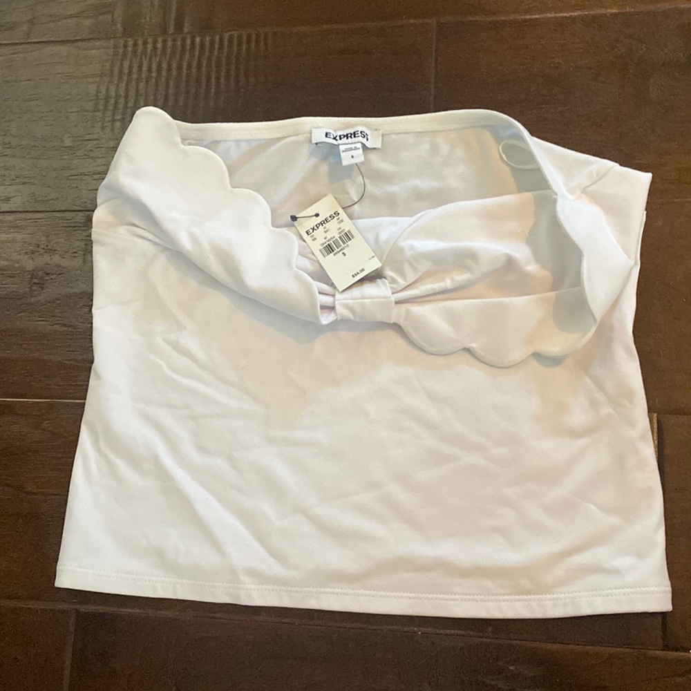 Express NWT body contour scallop tube top white size S